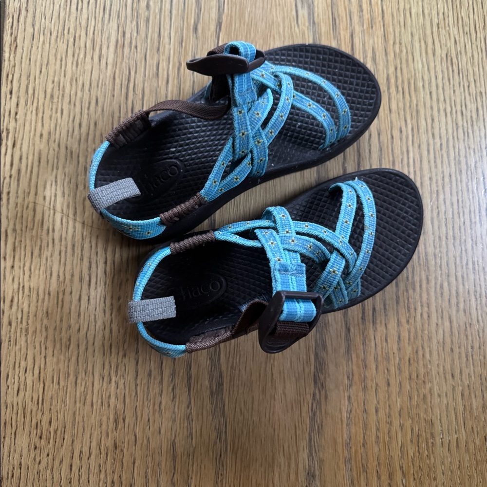 UNISEX Kids Chacos size 11